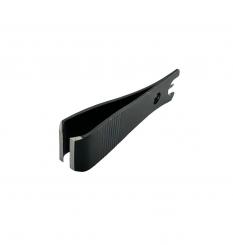 Schnurnipper mit eingebautem Ösenreiniger 