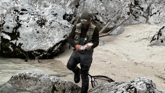 Fliegenfischen an der Soča in Slowenien 
